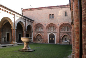 Sancta_Jerusalem_di_Bologna._Prima_Chiesa,_SS._Trinità_sul_Cortile_di_Pilato._-_panoramio